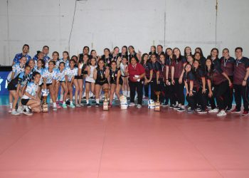 Nuevos campeones Sub 14: Sokol y Mendoza de Regatas festejaron entre los más chicos