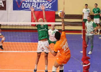 LNVM: Comenzó la acción con tres partidos de cada zona en Rosario