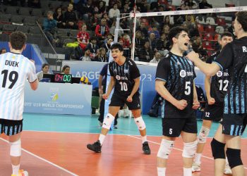 Argentina le ganó a Serbia en sets corridos en un Estadio Aldo Cantoni lleno