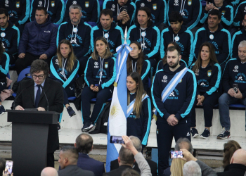 Despedida oficial de los atletas olímpicos: Luciano De Cecco, abanderado