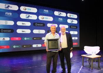 “Hablemos de Vóley” con Julio Velasco, un éxito en el Auditorio de Belgrano